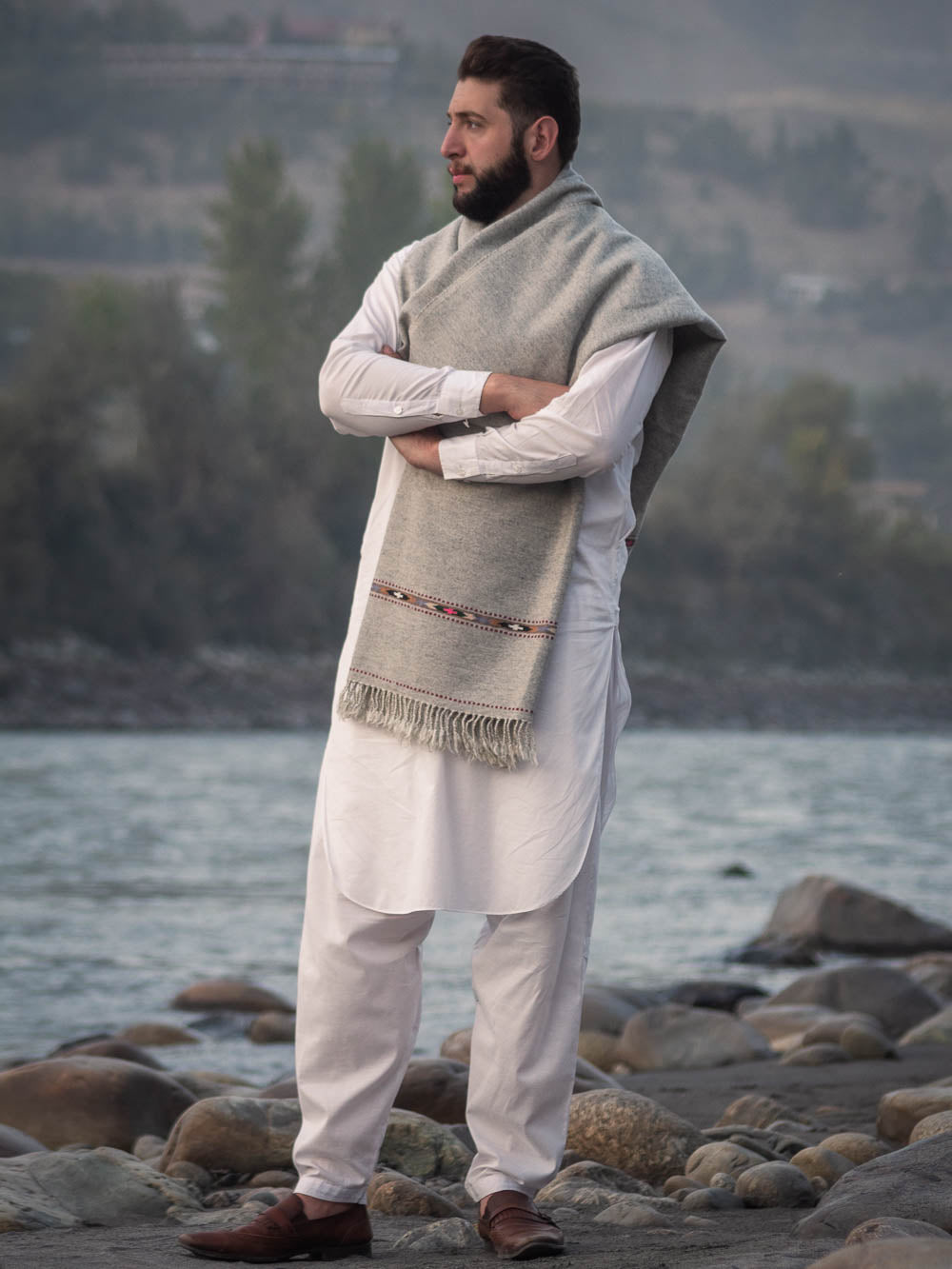Lamb's Wool Handwoven Shawl - Light Gray with Artistic Border - Chitral Wool