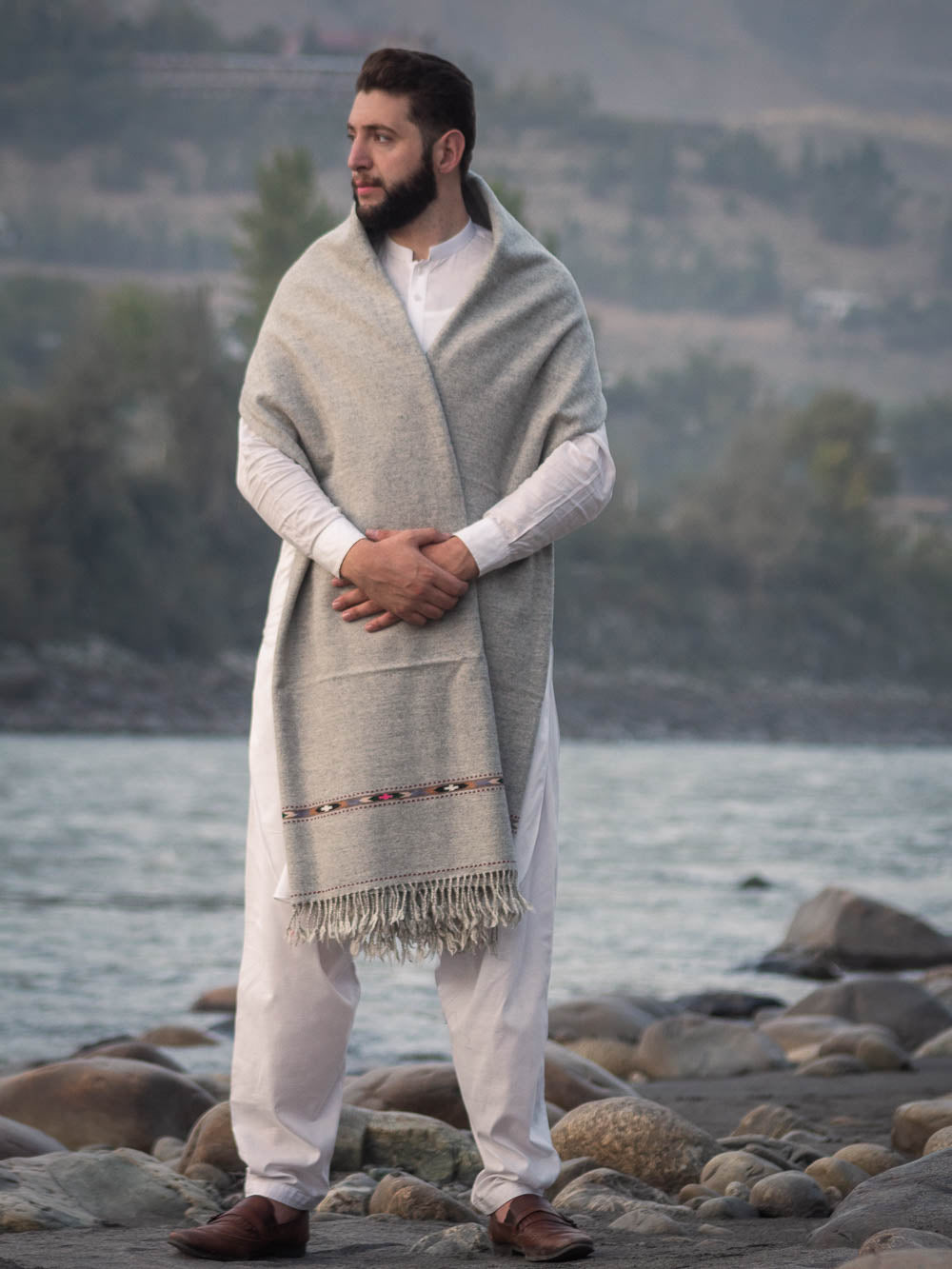 Lamb's Wool Handwoven Shawl - Light Gray with Artistic Border - Chitral Wool