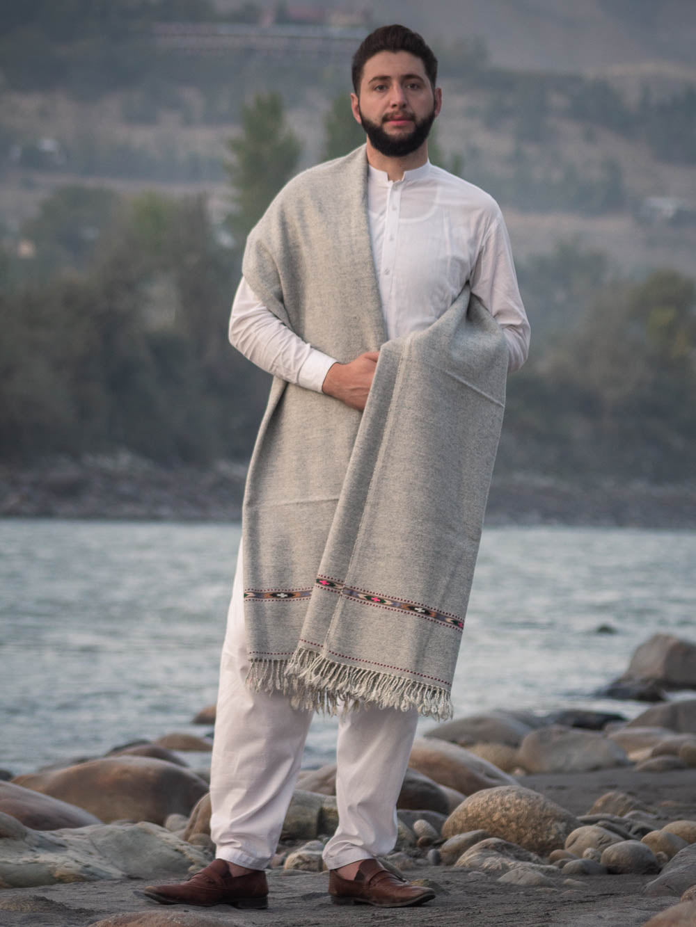 Lamb's Wool Handwoven Shawl - Light Gray with Artistic Border - Chitral Wool