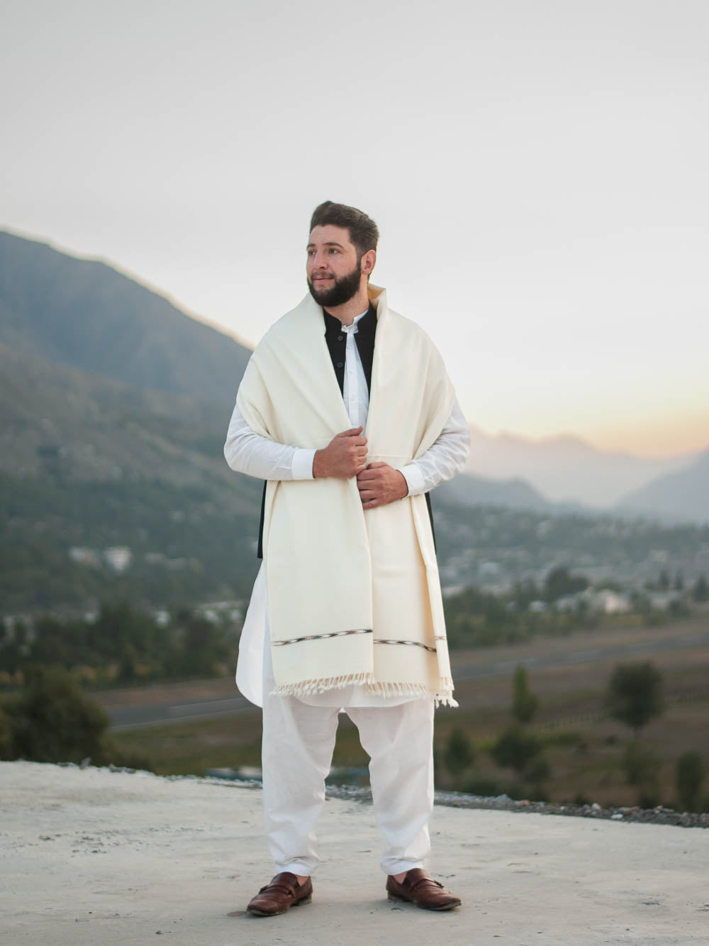 Luxurious and Elegant Pashmina White Shawl for Men - Extremely Soft and Lightweight - Chitral Wool