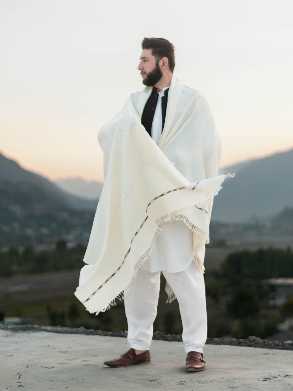 Luxurious and Elegant Pashmina White Shawl for Men - Extremely Soft and Lightweight - Chitral Wool