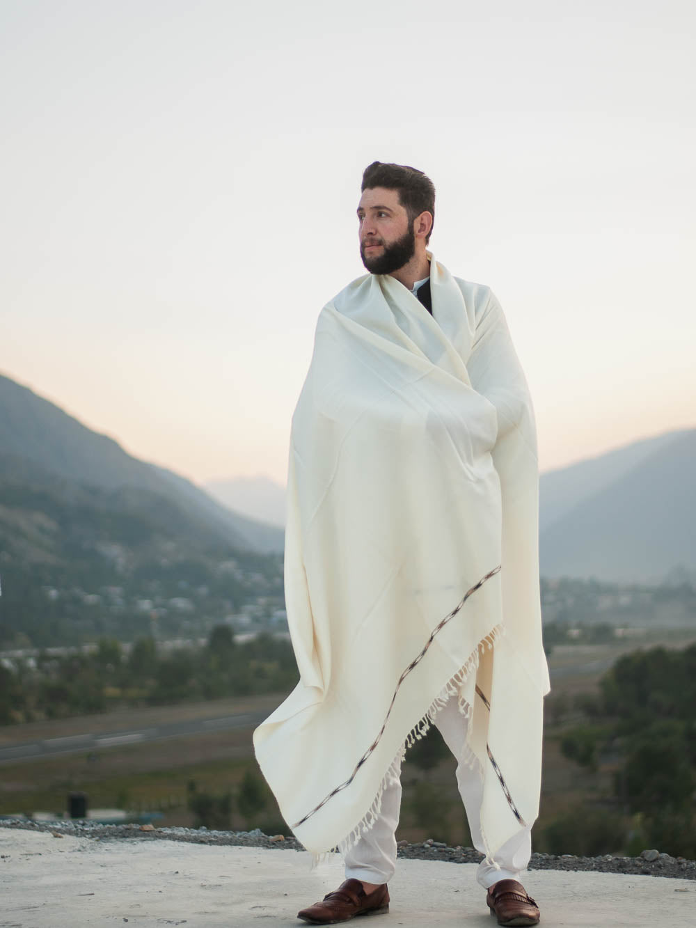 Luxurious and Elegant Pashmina White Shawl for Men - Extremely Soft and Lightweight - Chitral Wool