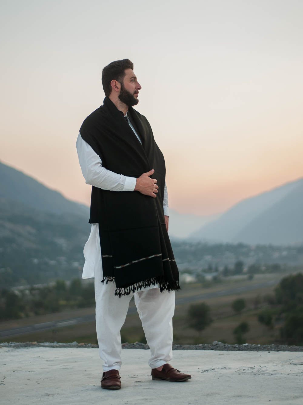 Luxurious and Elegant Pashmina Black Shawl for Men - Extremely Soft and Lightweight - Chitral Wool